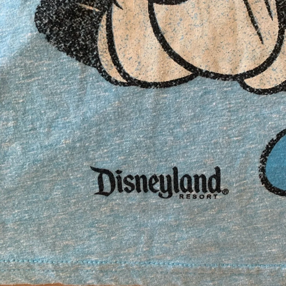 🇺🇸 Disney Minnie V neck shirt - Picture 3 of 5